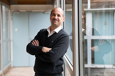 photo d'antoine dupourqué, chargé de communication à l'ADT64 Béarn Pays basque