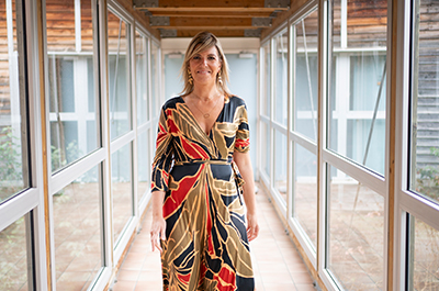 photo de valérie gouarnalusse, chargé d'ingénierie à l'adt64 et spécialiste de la base de données SIRTAQUI