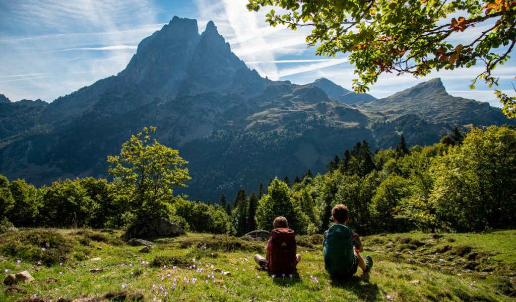 randonnée avec des enfants et vue sur le pic du midi d'ossau en béarn
